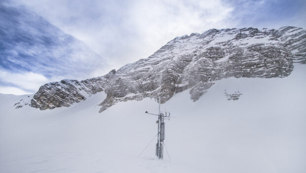 Paradosso nelle Alpi Giulie: fa più caldo ma nevica di più e i ghiacciai resistono